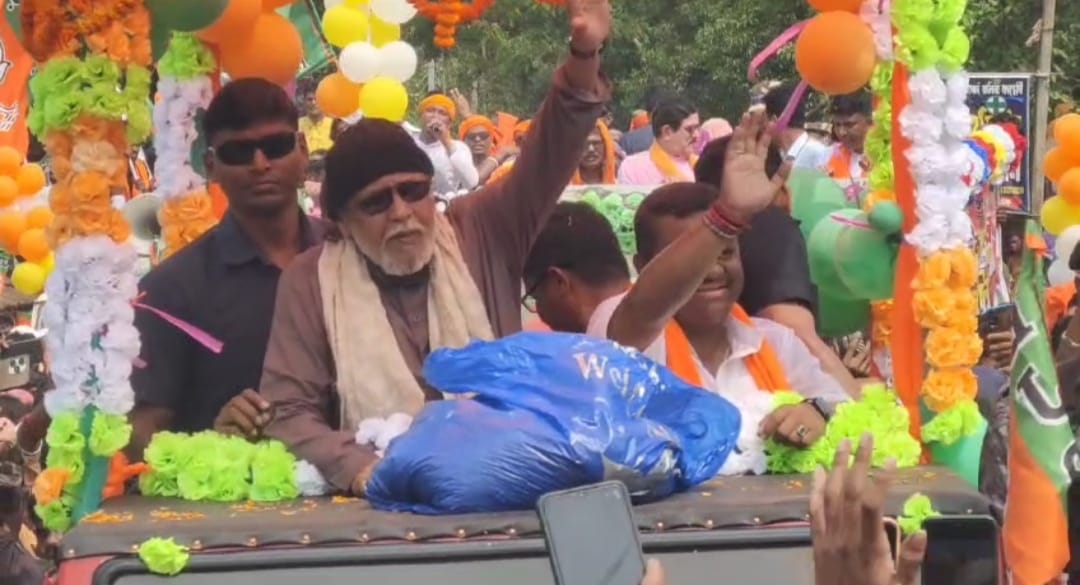 লোকসভার প্রার্থী সৌমেন্দু অধিকারীর সমর্থনে, অভিনেতা মিঠুন চক্রবর্তীর রোড শো