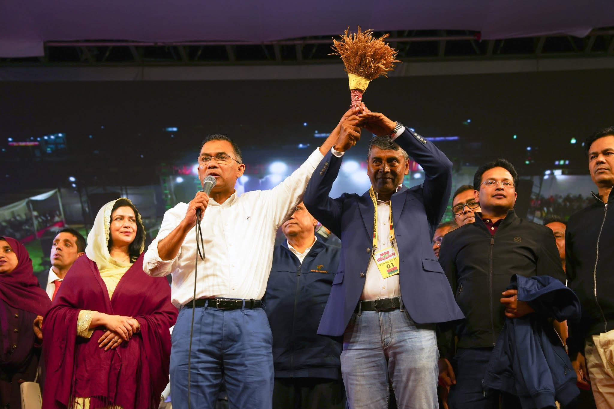 উত্তরার জনসভায় মধ্যরাতে লক্ষাধিক নেতাকর্মী জুলাই আন্দোলনে উত্তরাবাসীর অবদান স্বর্ণাক্ষরে লেখা থাকবে ,,,,,,,তারেক রহমান