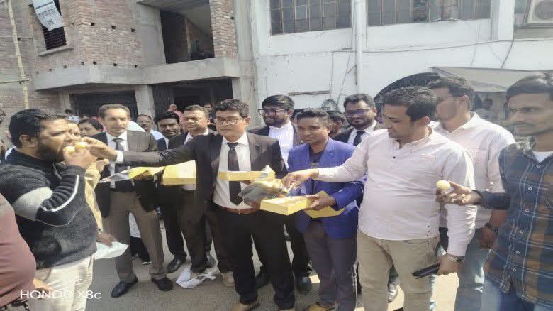 যশোরে অনিন্দ্য ইসলাম অমিত প্রতিমন্ত্রী হওয়ায় আইনজীবী ফোরামের মিষ্টি বিতরণ