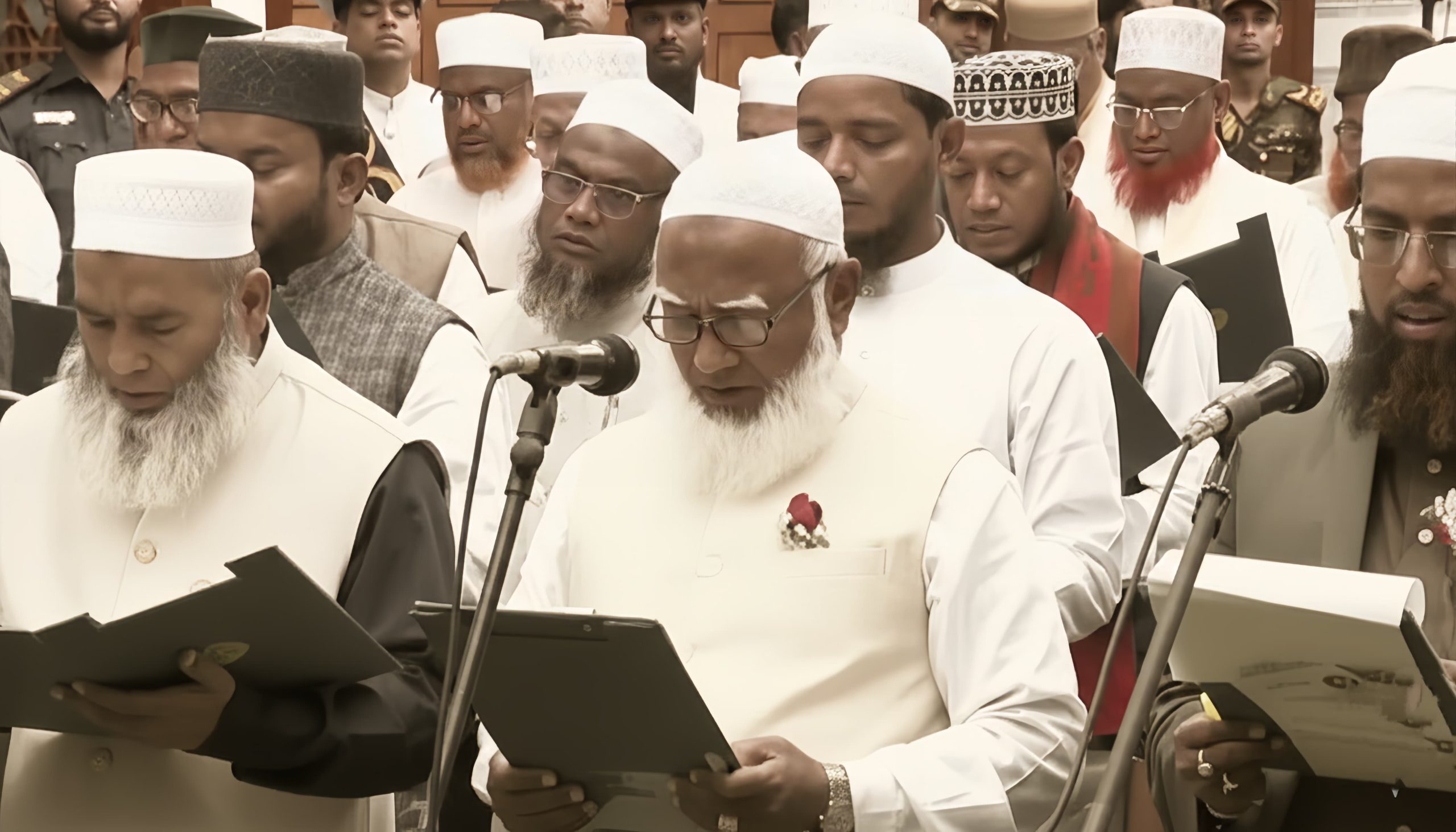 অনিশ্চয়তা কাটিয়ে শপথ নিলেন জামায়াতের এমপি মুজিবুর রহমান।