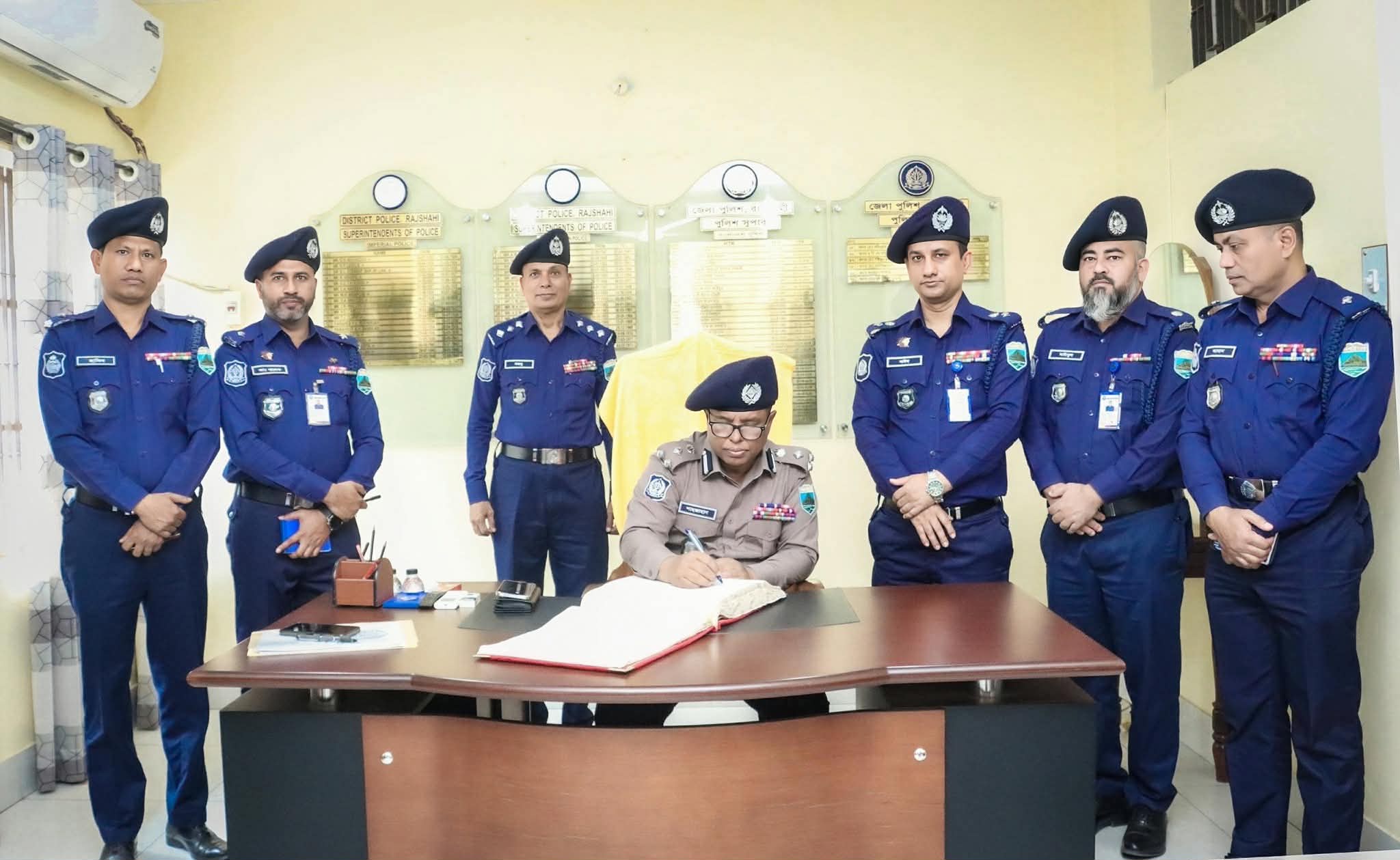 রাজশাহী জেলা পুলিশের রিজার্ভ অফিস পরিদর্শন করলেন ডিআইজি মোহাম্মদ শাহজাহান