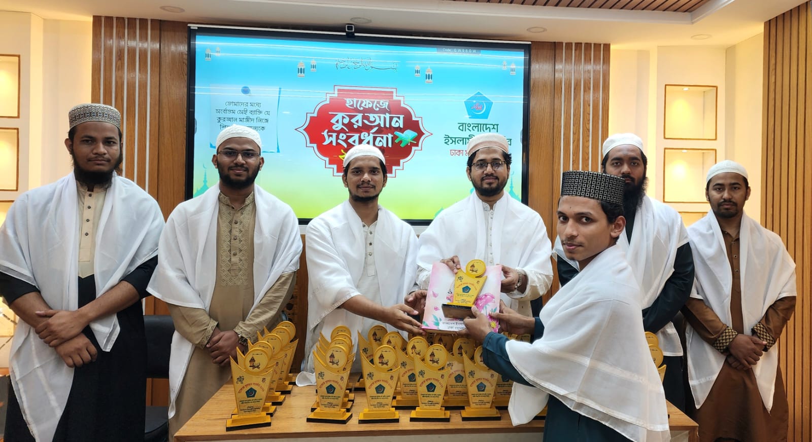 ঢাকা মহানগর উত্তর ছাত্রশিবিরের উদ্যোগে দেড় শতাধিক হাফেজে কুরআনকে সংবর্ধনা