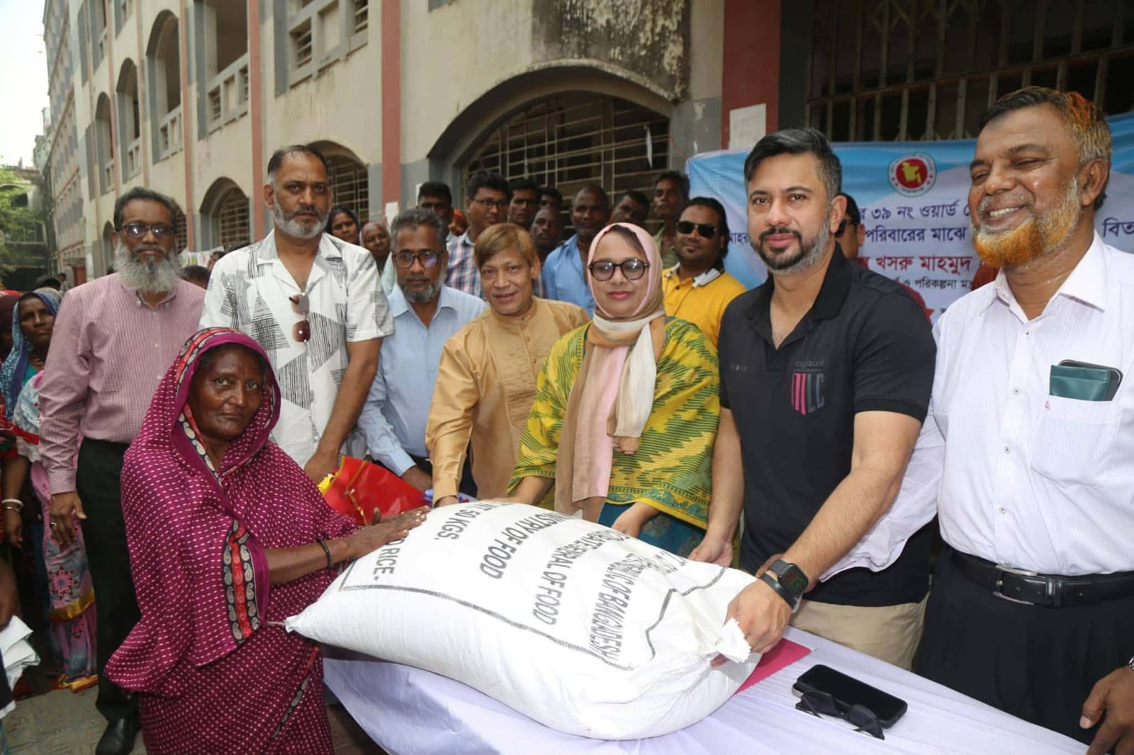 জাটকা সংরক্ষণ কর্মসূচি: দক্ষিণ হালিশহরে ২৯৩ জেলে পরিবার পেল ৮০ কেজি করে চাল