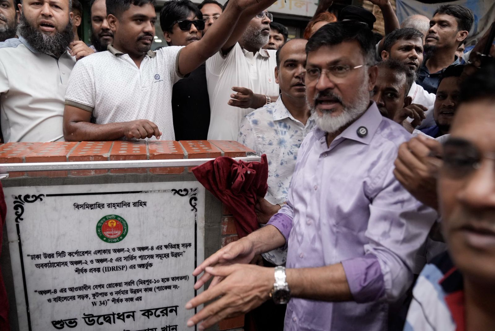 মিরপুর-১০ হতে তালতলা পর্যন্ত সড়ক ও নর্দমা উন্নয়ন কাজের উদ্বোধন করলেন ডিএনসিসি প্রশাসক