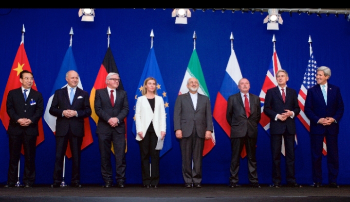 পারমাণবিক চুক্তির টাইমলাইন (JCPOA) ২০০২: ইরানের গোপন পারমাণবিক স্থাপনা (নাতাঞ্জ, আরাক) প্রকাশ্যে আসে।