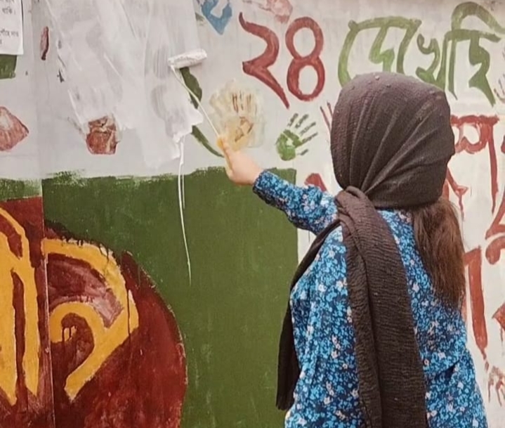 স্বাধীনতা দিবসে ঢাবিতে দেওয়াল লিখন মুছে ফেলা নিয়ে বিতর্ক