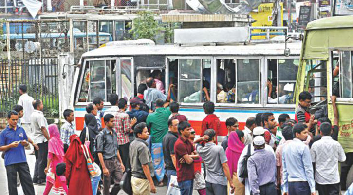 ঈদ ঘিরে বাড়তি ভাড়া আদায়ের নৈরাজ্য: নতুন কৌশলে বাড়ছে যাত্রী ভোগান্তি