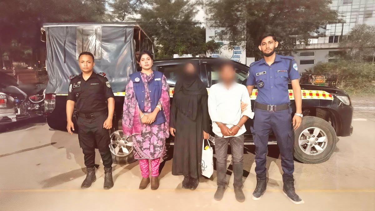 বাঁশখালীতে মাকে হত্যা: র‍্যাব-৭ ও র‍্যাব-১৫-এর যৌথ অভিযানে ছেলে ও পুত্রবধূ গ্রেপ্তার  