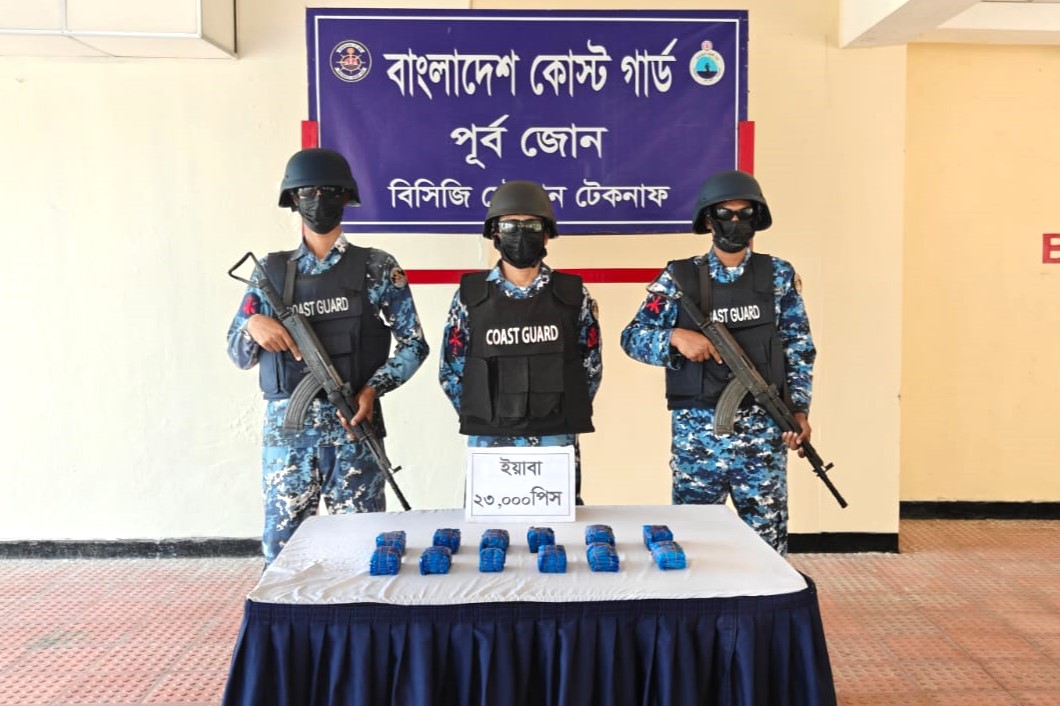 বিপুল পরিমাণ সিমেন্টসহ ৪ জন পাচারকারী আটক