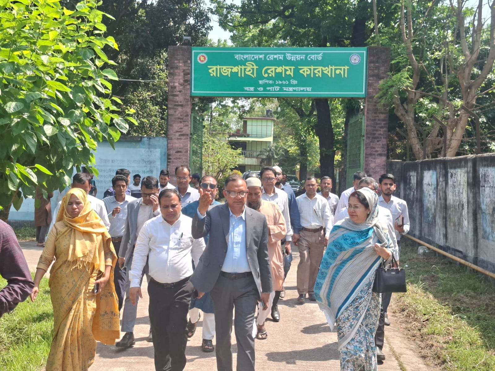 রাজশাহীর সিল্ক উন্নয়নে সরকারি উদ্যোগ জোরদার: গবেষণায় বাড়ছে বরাদ্দ