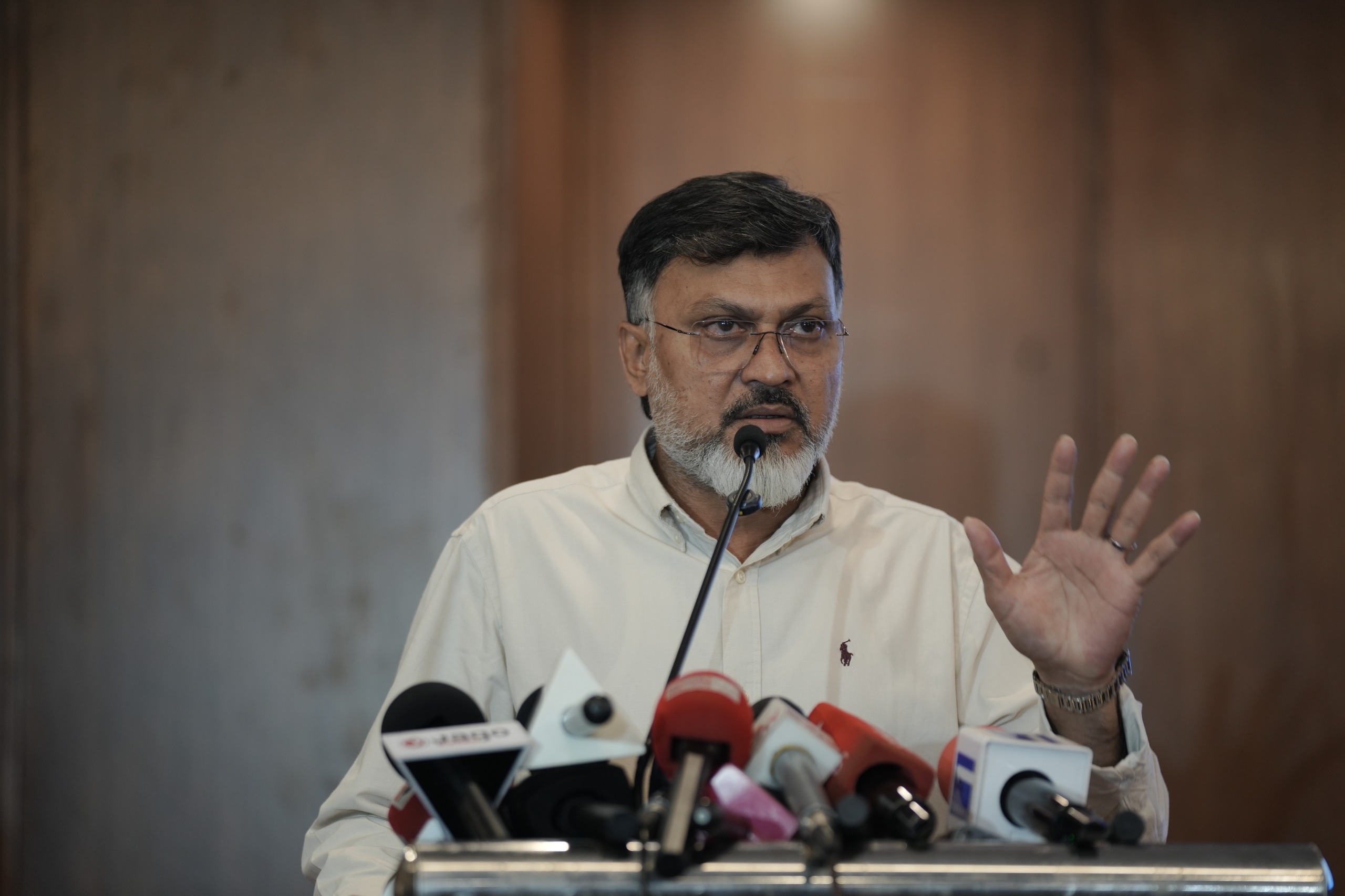 নিয়মের আওতায় মিরপুরের হকার কার্যক্রম: ২ শতাধিক ব্যবসায়ী পেল ডিজিটাল পরিচয়পত্র