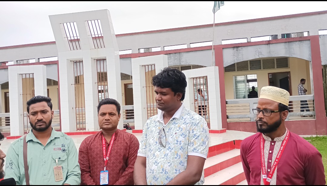 ব্যক্তিগত জমিতে অনুমতি ছাড়াই স্কুল নির্মাণের অভিযোগ, ক্ষোভ এলাকাবাসীর